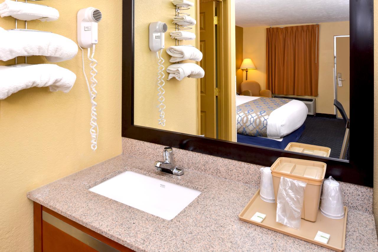 Americas Best Value Inn - Monroeville Extérieur photo